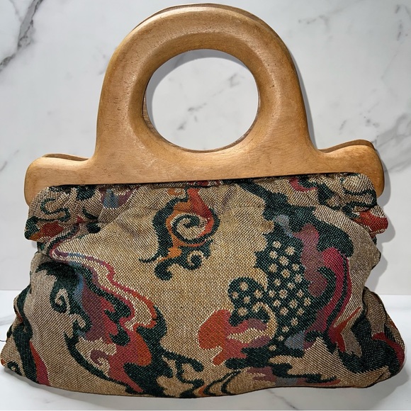 Vintage Handbags - Tapestry handbag with wooden handles by Victoria U.S.A. Vintage